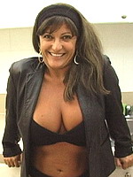 a horny woman from Livonia, Michigan